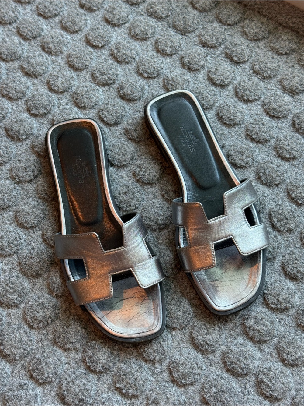 Pre-Owned Authentic Hermes Oran Sandal Silver Metallic Size 36 - Picture 3 of 15